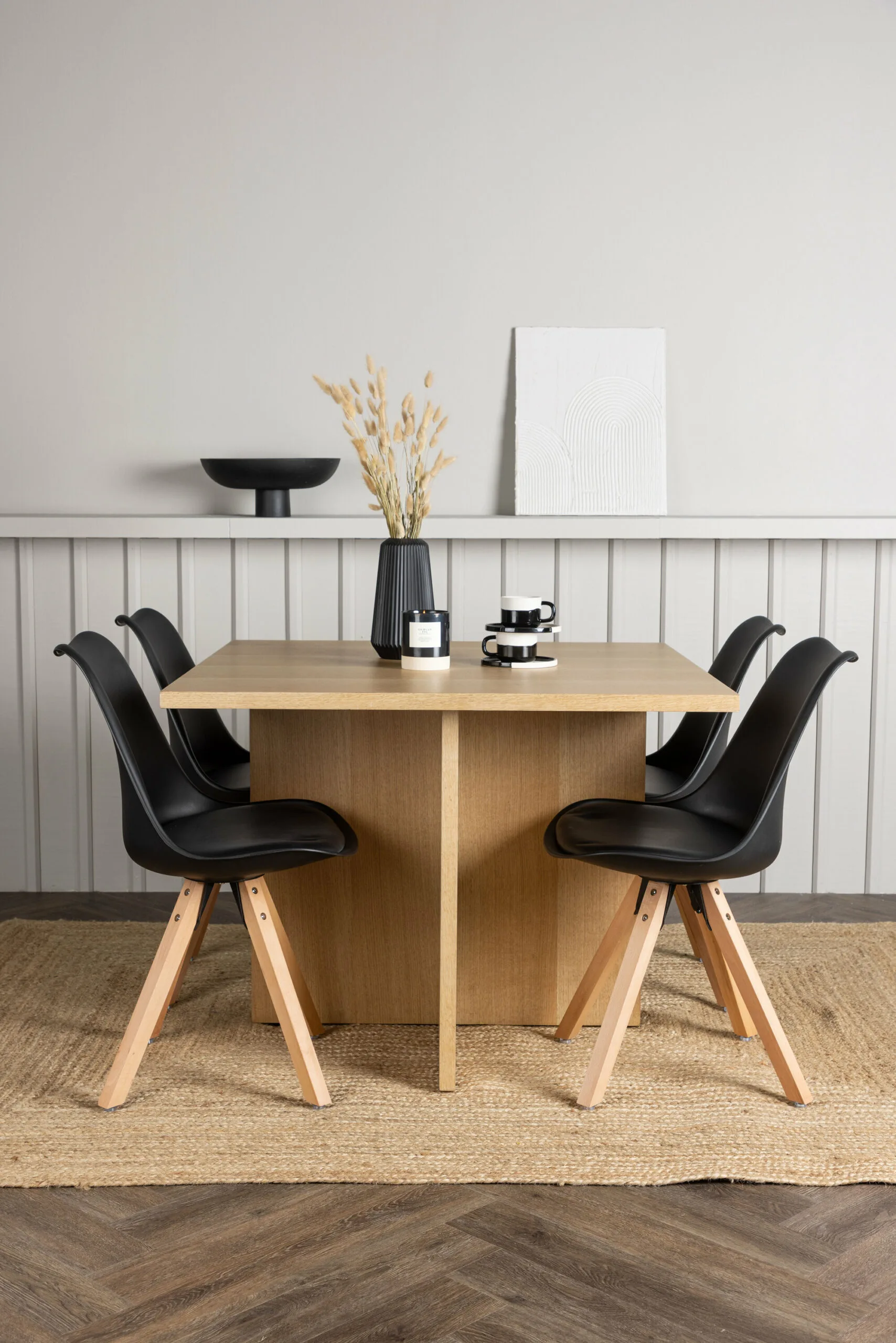 Matgrupp Leo med stolarna Zeno