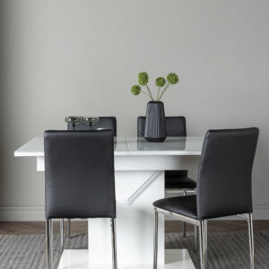 Matgrupp Pluto med stolarna Lily