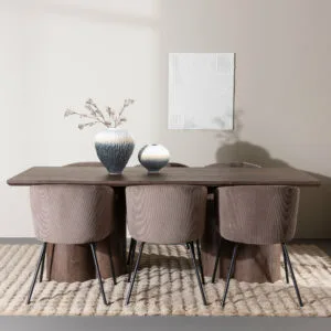 Olivia Matbord med Berit Matstol